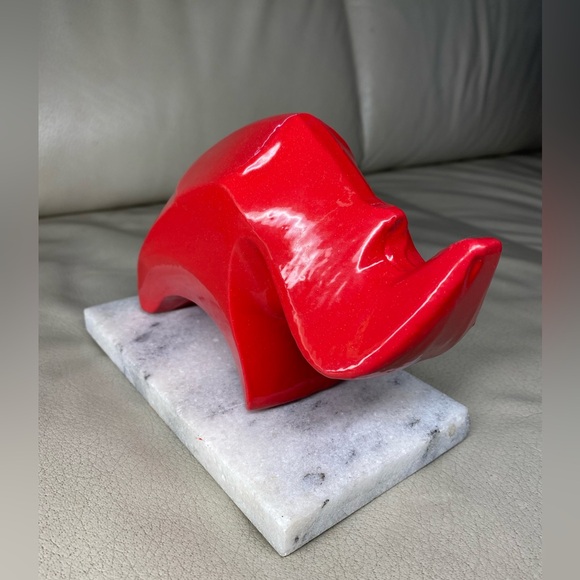 Red Rhino Sculpture on Marble top Made in India - Picture 5 of 8